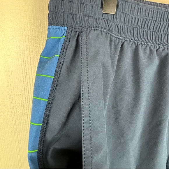 Lululemon Shorts Mens Large‎ Blue Side Stripes 11” Stretch Unlined Lightweight - Picture 6 of 15